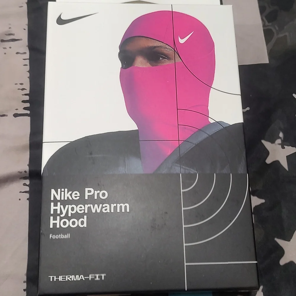 Nike Pro Hyperwarm Hood in Vibrant Pink - Picture 1 of 1